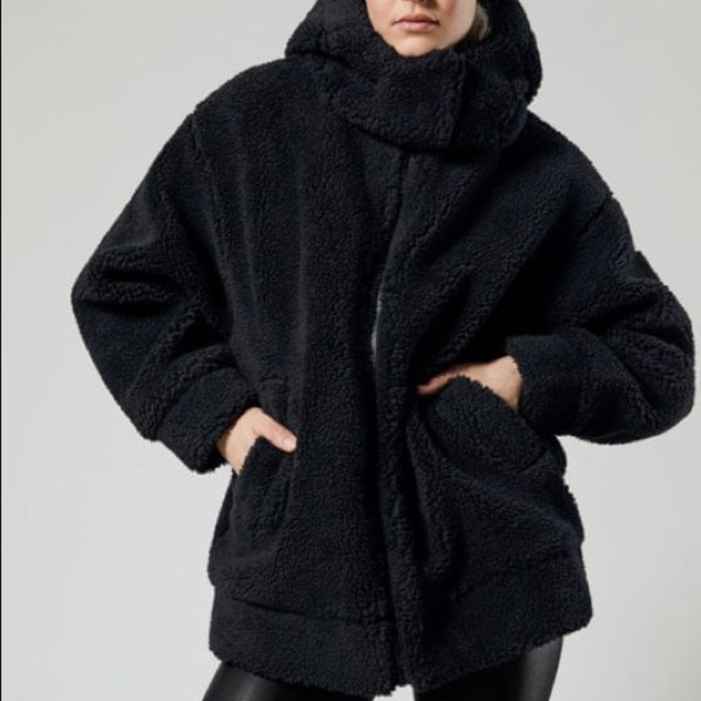 ALO Yoga Norte Sherpa Coat